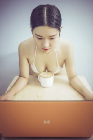 美丽女邻居交换5完整版_DVD高清迅雷在线观看