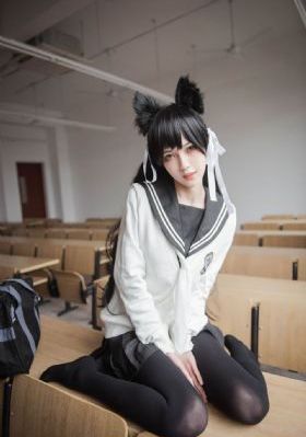 激情的丝袜麻麻_十万网红美女美酱